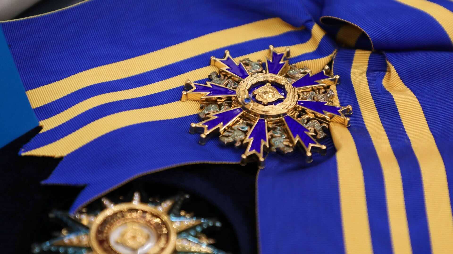 Президент РК отметил госнаградами 120 медицинских работников