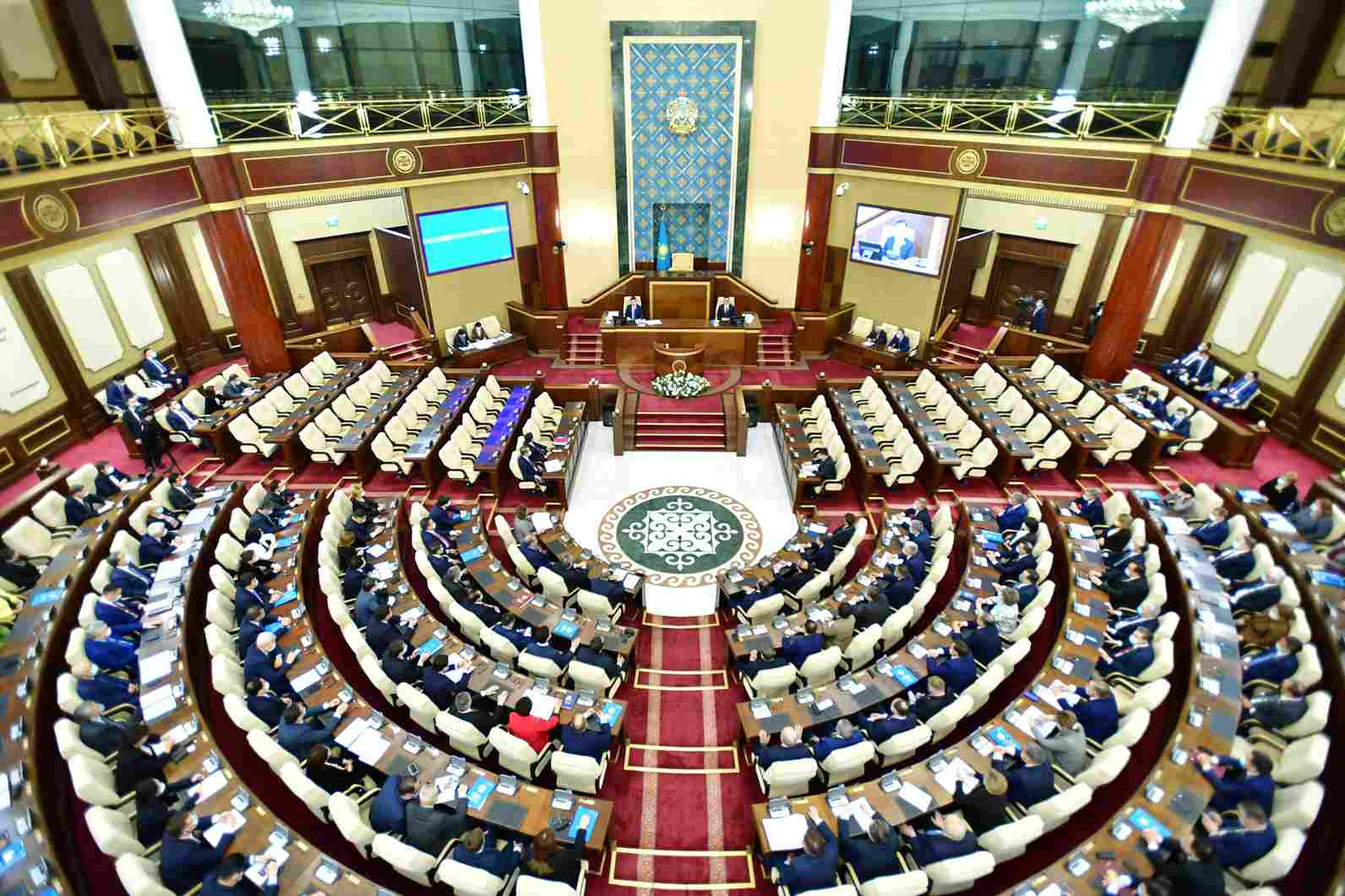 Место для дискуссий. Как меняется парламент Казахстана